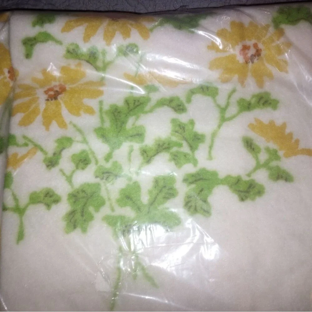 Vintage Restful Printed Blanket Yellow Floral Design Twin/Full Size 72x90In NWT